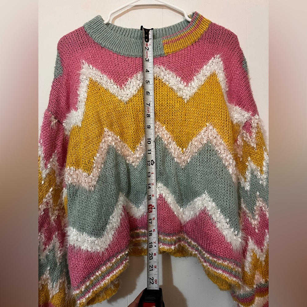 &Merci Vibrant Chevron Pattern Cropped Sweater - image 6